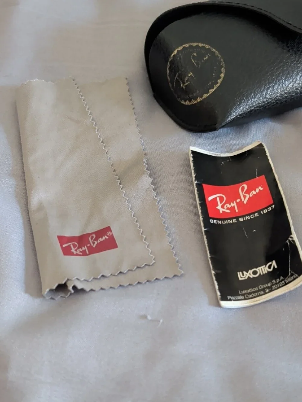 Ray-Ban Black and Gold Sunglasses with Case And Lens Cloth